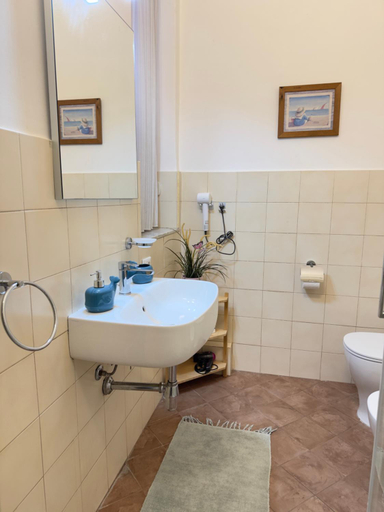 Bathroom 2, L'Angolo di Palermo, Palermo