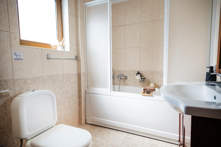Bathroom 2, Villa Eleftheria 5 bedrooms, swimming pool in Panormo, Crete