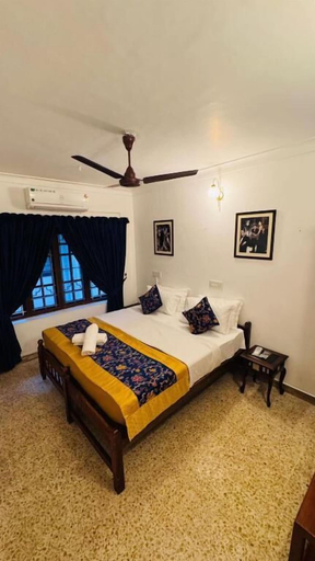 Room 2, SCARLET'S INN, Ernakulam