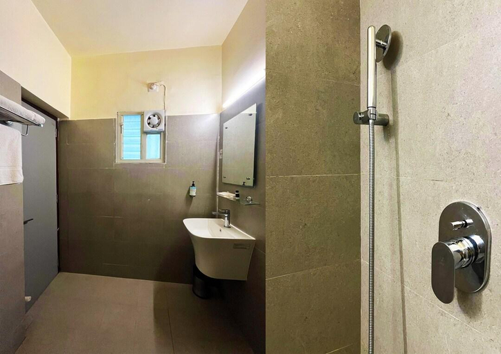 Bathroom 3, Hotel Golden Nest, Khordha