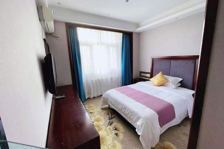 Bedroom 2, Xingbian International Hotel, Ili Kazakh