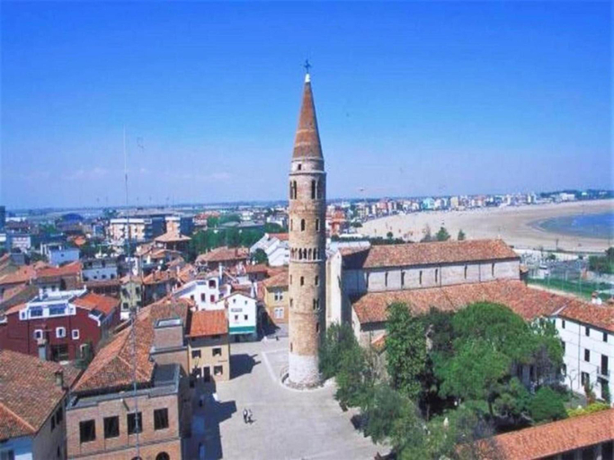 Surrounding environment 2, Apartment near Lungomare Trieste for 7, Venezia