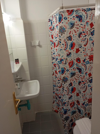 Bathroom 5, Anastasias Apartments, Peloponnese