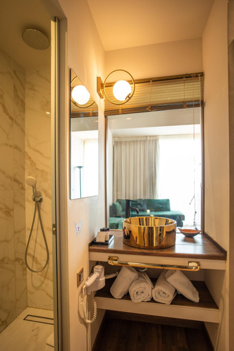 Bathroom 3, Golden Rooms, Epirus