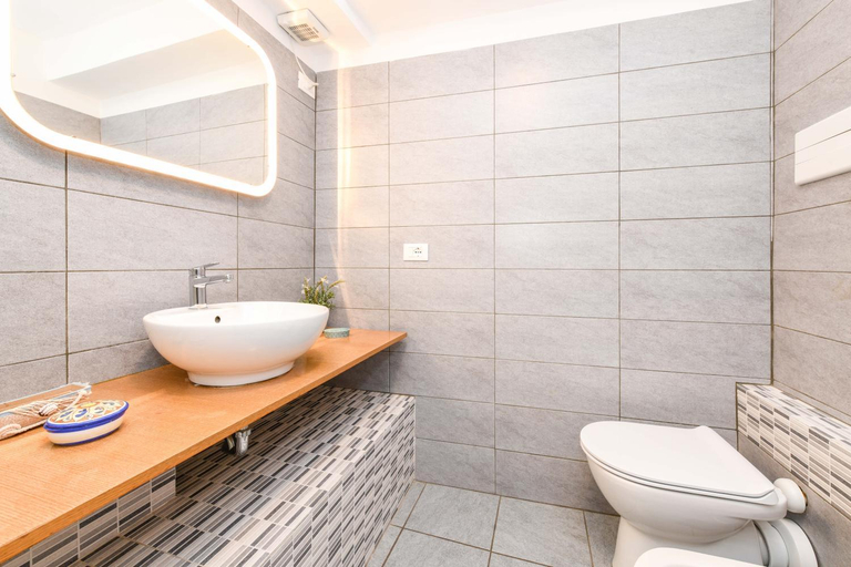 Bathroom 2, Appartamento Cesare, Brescia
