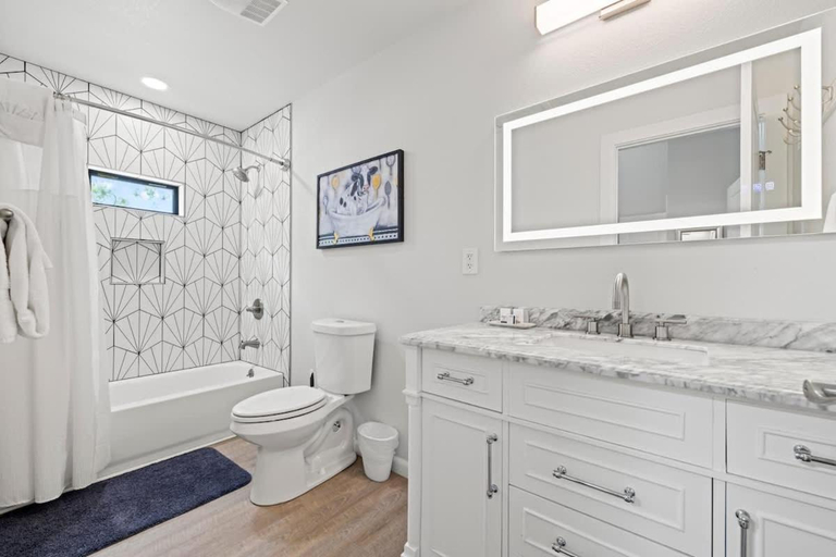 Bathroom 4, Rivers Edge Cottages with Hot Tub, Gillespie