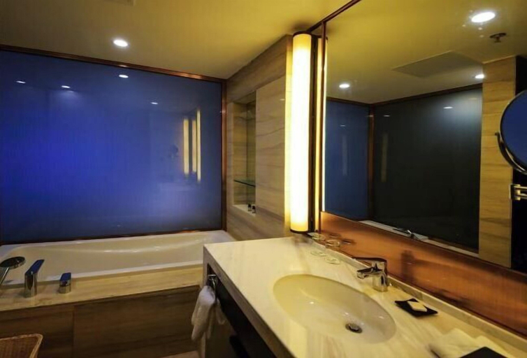 Bathroom 3, NATURAL TIANCHEN·LOTUS GRAND HOTEL, Nanchong