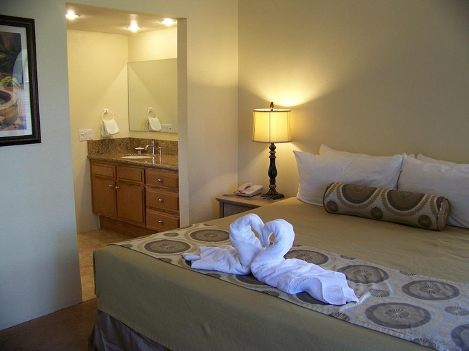 Bedroom 3, The Oasis Resort, Riverside