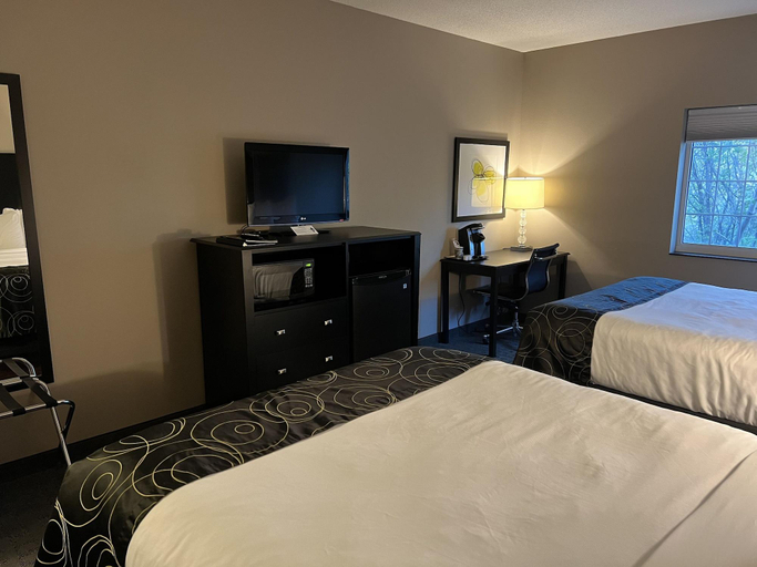 Bedroom 2, Okoboji Inn & Suites, Dickinson