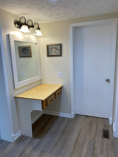 Room 2, Working 9 to Pine by Beyond Expectations w Views, Sevier