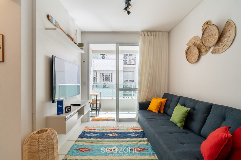 Living area 2, Apt w/ BBQ Grill 600m From the Beach Isa0105, Florianopolis