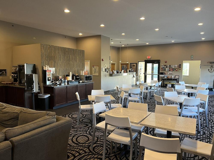 Food & Drinks 5, Okoboji Inn & Suites, Dickinson