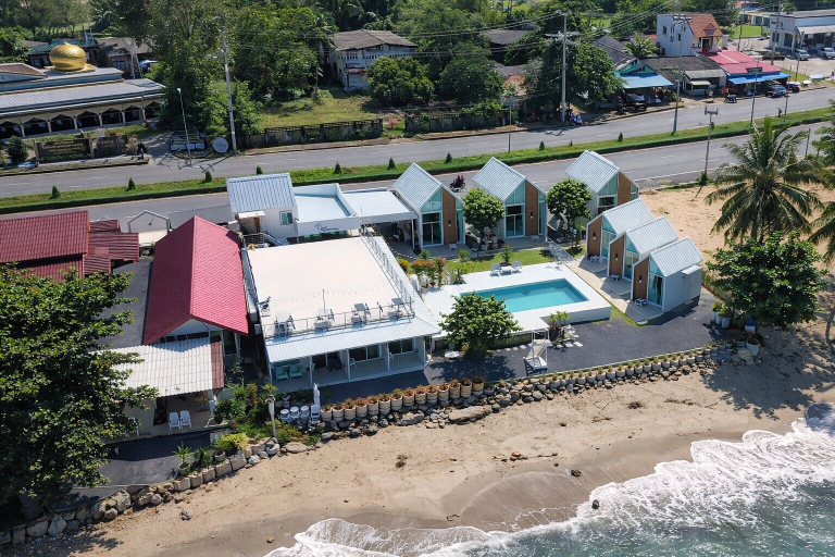 Exterior & Views