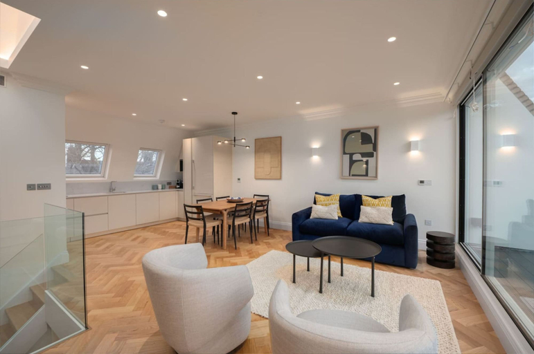 Room 2, Beautiful Hampstead Home RH9, London
