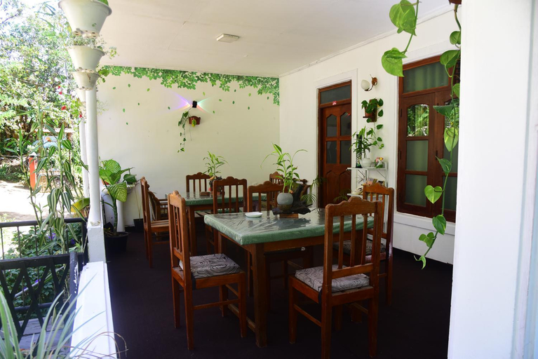Food & Drinks, Travel Rest Inn, Ella
