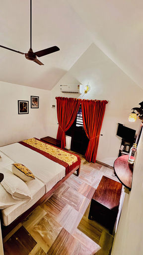 Room 4, SCARLET'S INN, Ernakulam