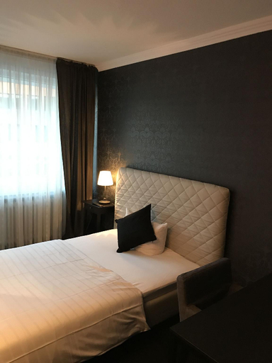 Bedroom 3, Schafers Hotel, Cloppenburg