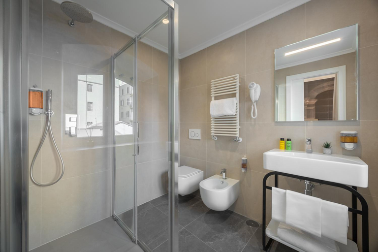 Bathroom 4, Astoria Garden, Rome