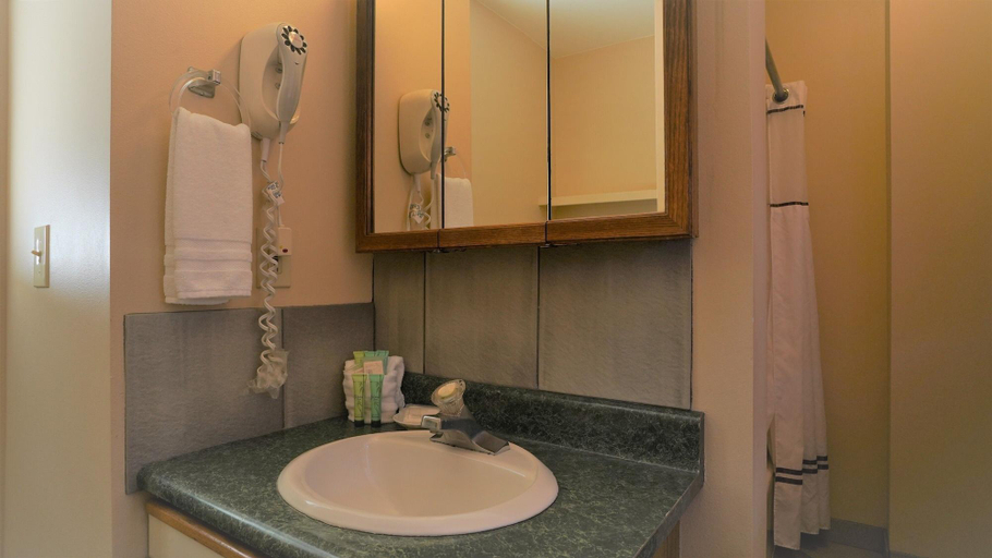 Bathroom 3, The Kauai Inn, Kauai
