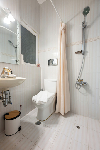 Bathroom 5, Spacious 144sqm flat near Mount Ymittos, Attica