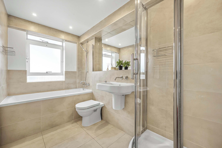 Bathroom 3, Lumina House - Fitzrovia - by Frankie, London