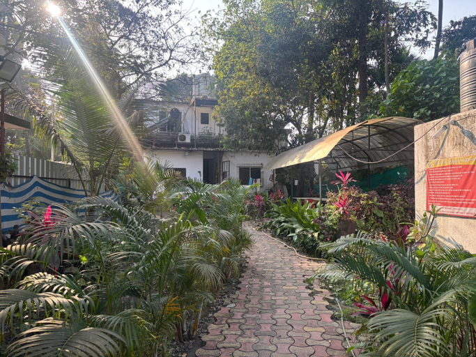 Property grounds 2, Villa The Kinara Resort, Raigarh