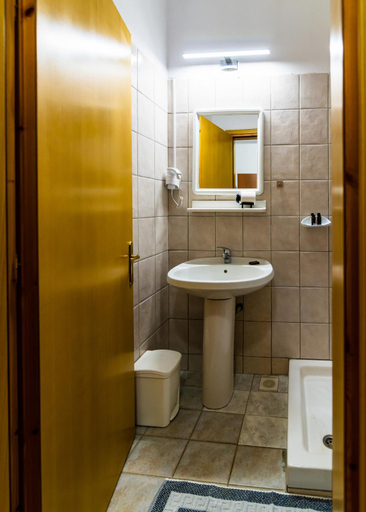 Shower 2, Elation Rooms, Central Macedonia