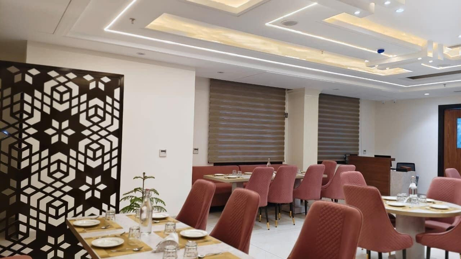 Dining 5, Hotel The Balram, Faizabad