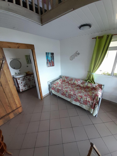 Bedroom 3, Fare Arana
