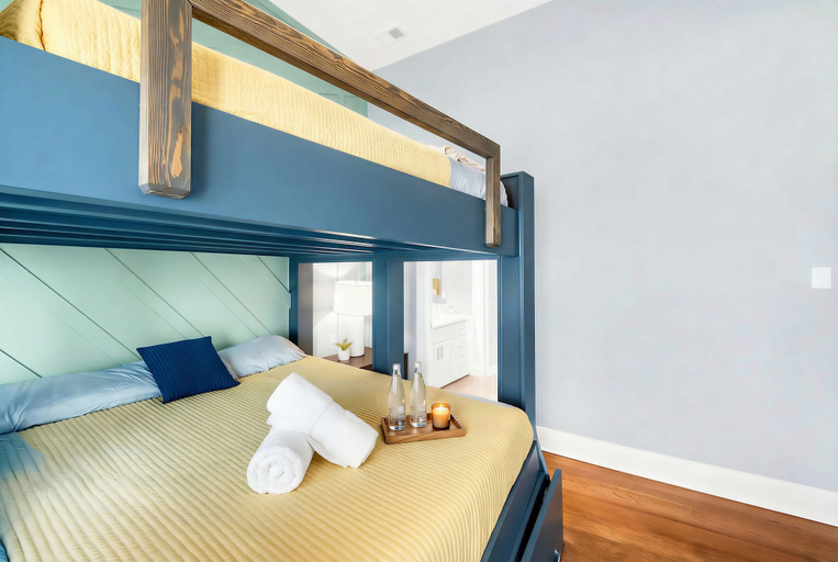 Room 3, Private Pool Game Room Compound Minutes to Broadway, Davidson