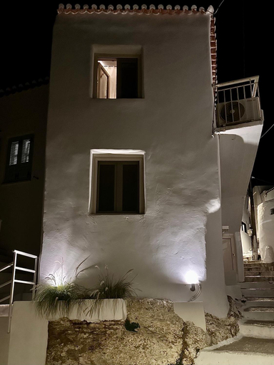 Others 4, Lythi Kythnos, South Aegean