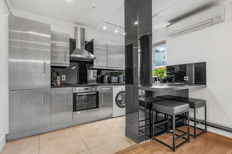 Private kitchen, Lumina House - Fitzrovia - by Frankie, London