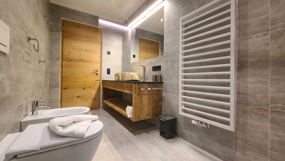 Bathroom 2, Villa Dolomiti, Bolzano