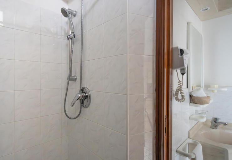 Bathroom 5, Vibe Hotel, Rimini