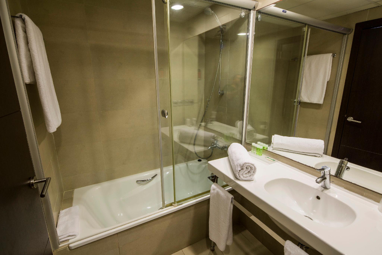 Bathroom 4, URH Excelsior., Girona