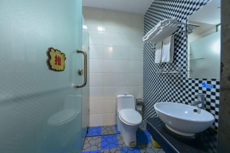Bathroom 3, Yali Siji Business Hostel, Shenzhen