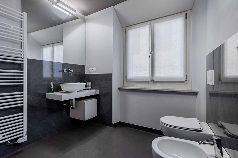 Bathroom 3, Salina Luxury Suites, Parma
