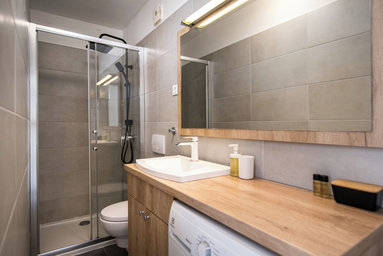 Bathroom, Adriatic Above Apartment by DuHomes, Dubrovnik