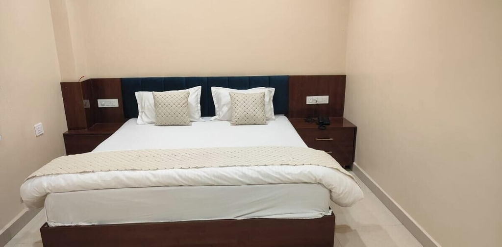 Room 5, Hotel Shri Vallabh kripa, Sehore
