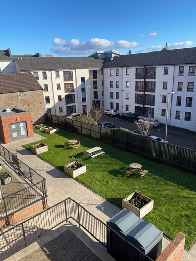 Outdoor dining 3, For Students Only Lyon St Easy Access to Dundee City Centre, Dundee