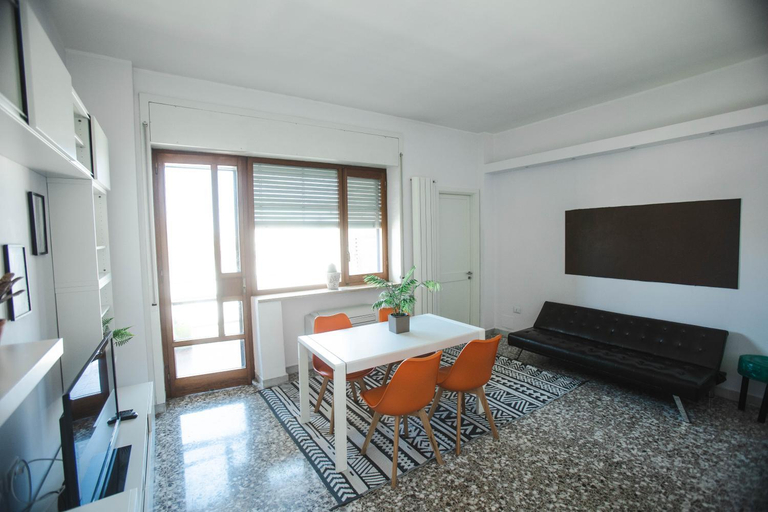 Others 3, 4 Balconi House- Appartamento moderno a Lecce, Lecce