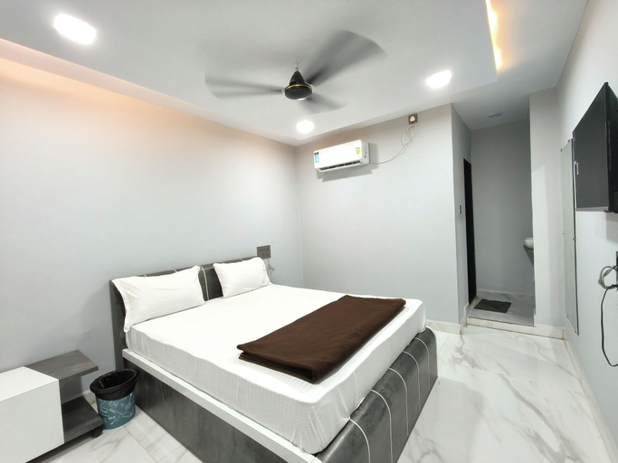 Room 3, Hotel Rudra, Surat