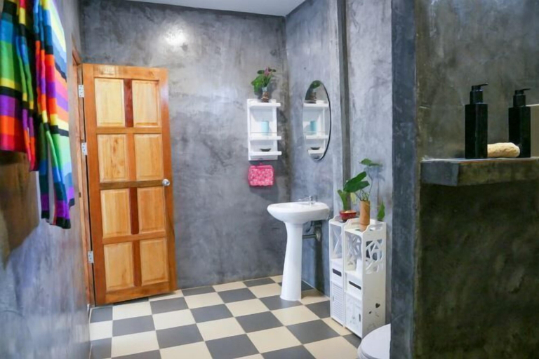Bathroom 5, Enda Lanta Bungalows, Ko Lanta