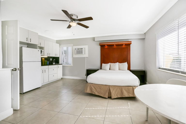 Bedroom 2, Hollywood Broadwalk Oceanside Hotel, Broward