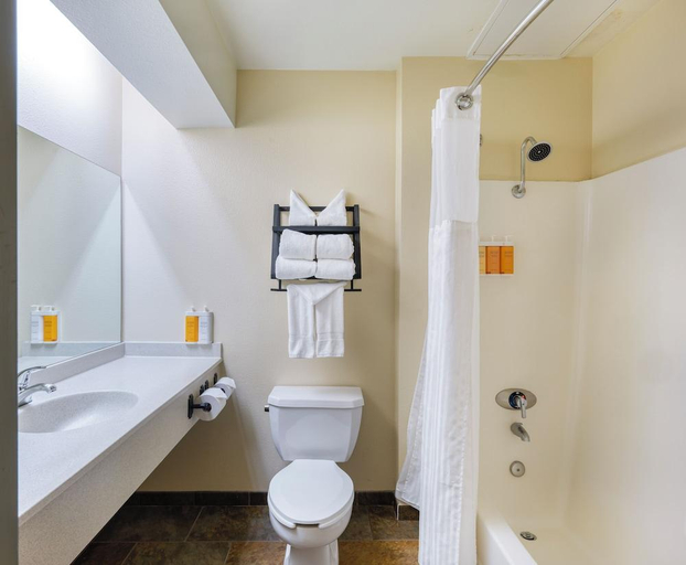 Bathroom, Wuksachi Lodge, Tulare