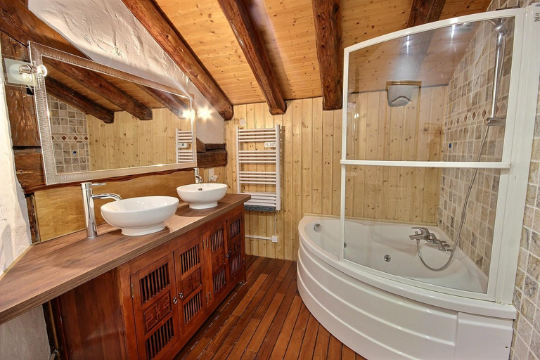 Bathroom 3, Les Balcons du Molliebon, Savoie
