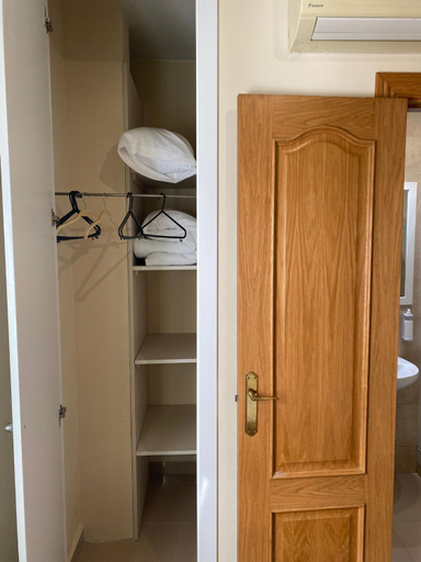 Others 5, Hostal Retiro, Madrid