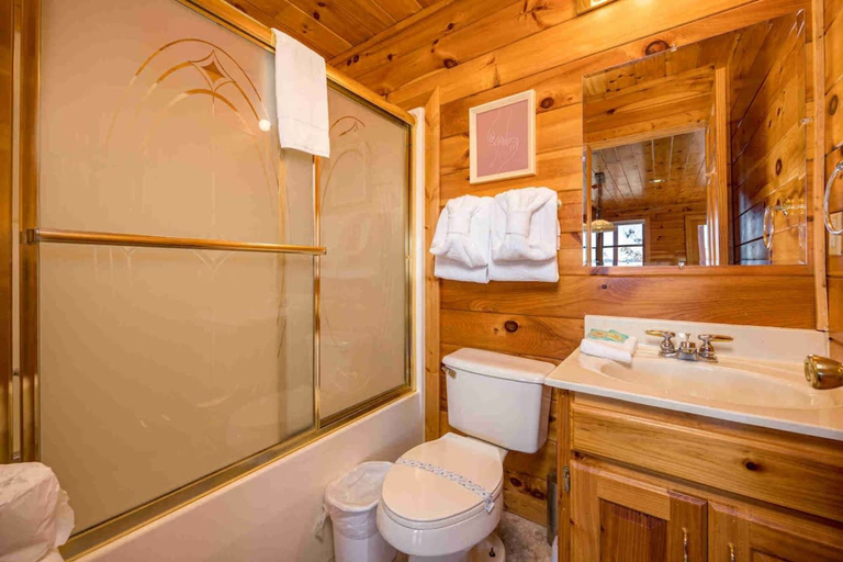 Room 2, Breezy Ridge Cabin by Beyond Expectations With Hot Tub, Sevier