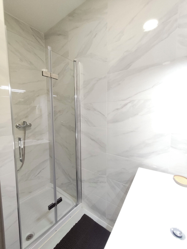Bathroom 4, Misericordia Rooms, Guarda