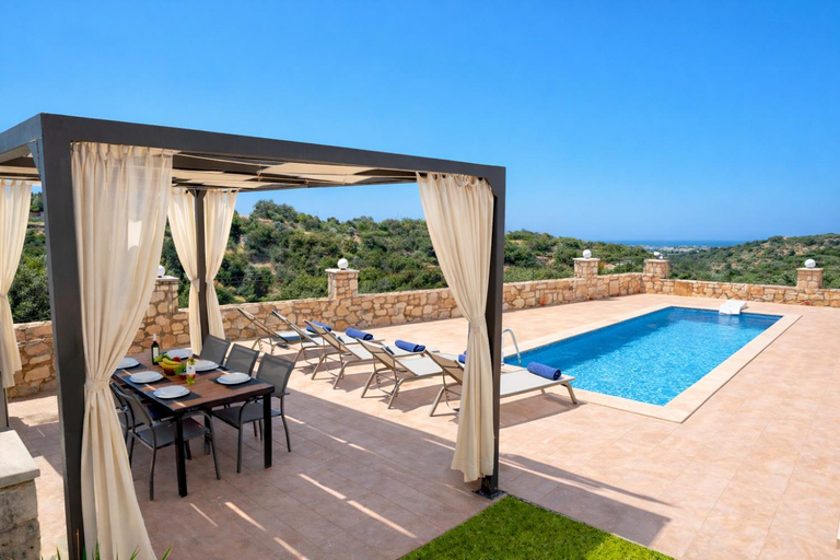 Sport & Beauty 2, Natural view Villa with private pool, Crete